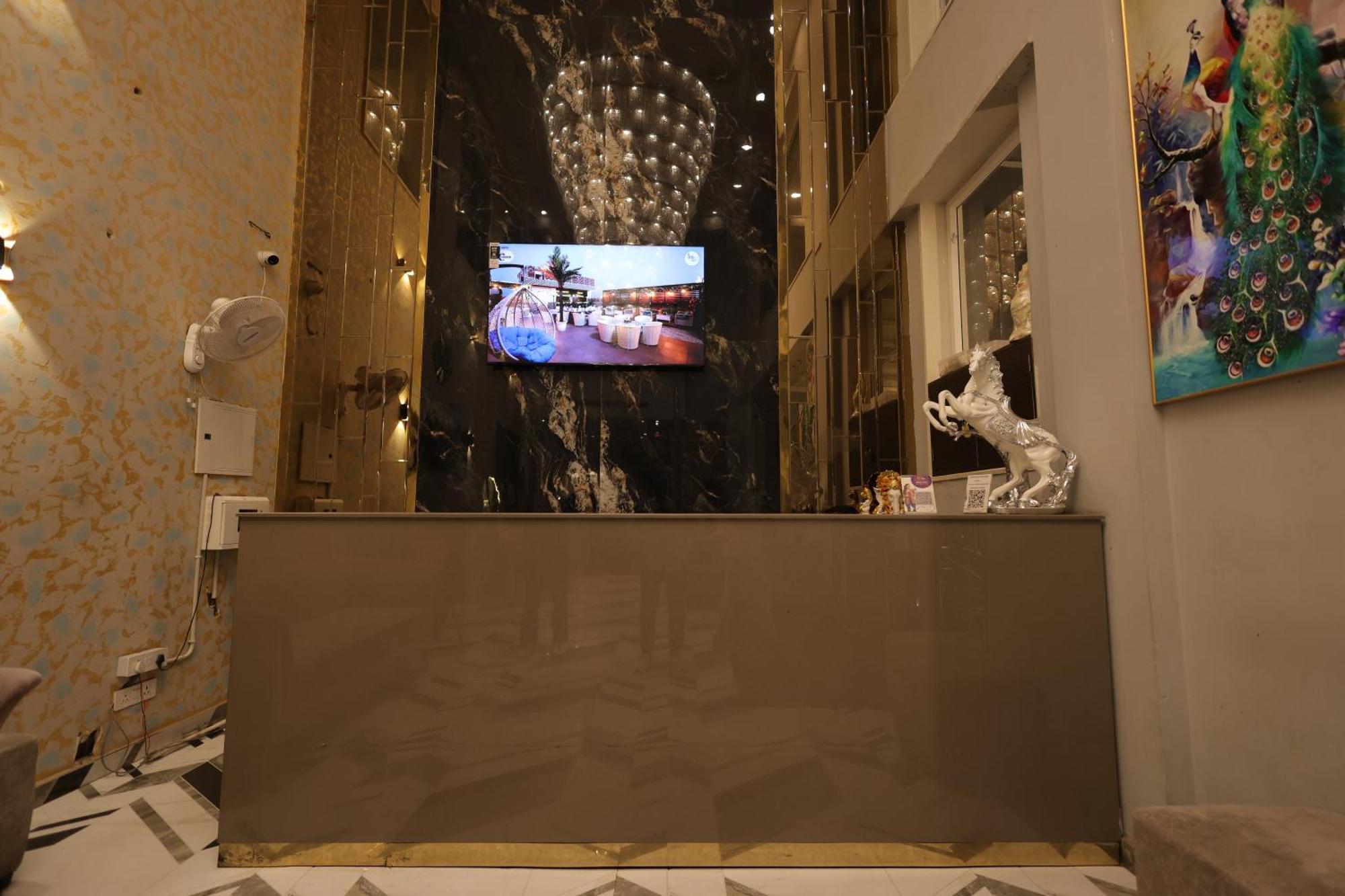 法里达巴德 Crown Ceremonies酒店 外观 照片